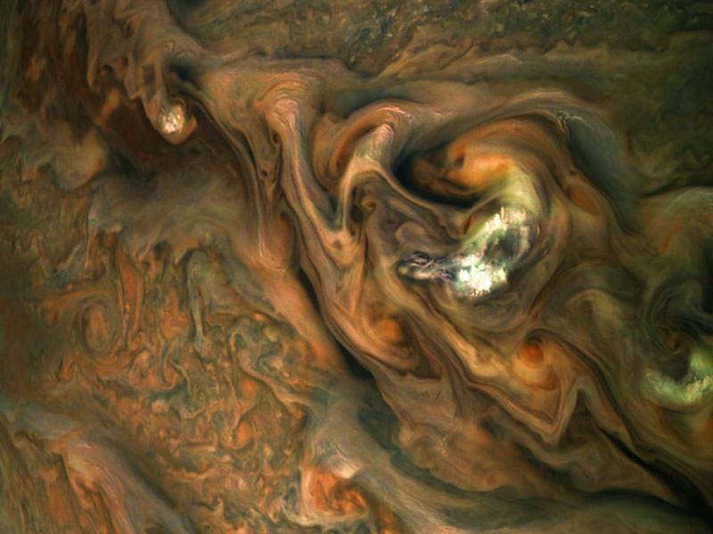 Espectaculares Nubes Sobre la Atmósfera de Júpiter