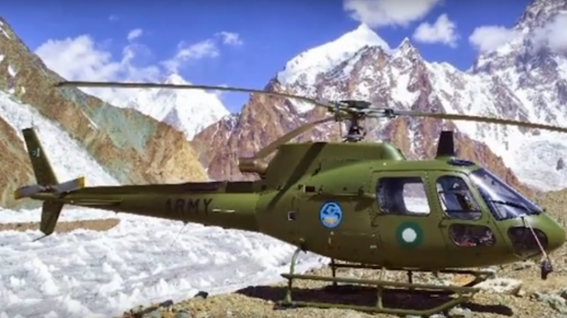 El ejercito de Pakistán te enseña el K2 en helicóptero por 4000$ a la hora.