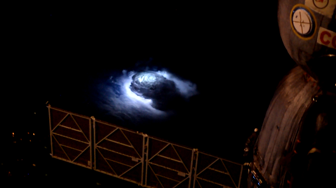 La estacion espacial internacional capta destellos de rayos gamma y elfos image 380