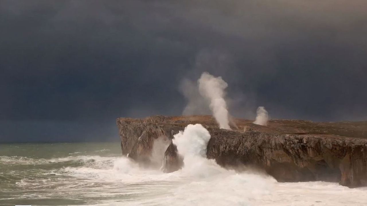 Bufones de Pría, la fuerza del Cantábrico