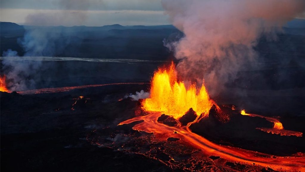 iceland volcanic eruption lava axelsig
