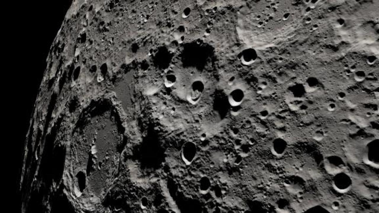 Científicos rusos reportan que hay millones de toneladas de oro y platino en la Luna