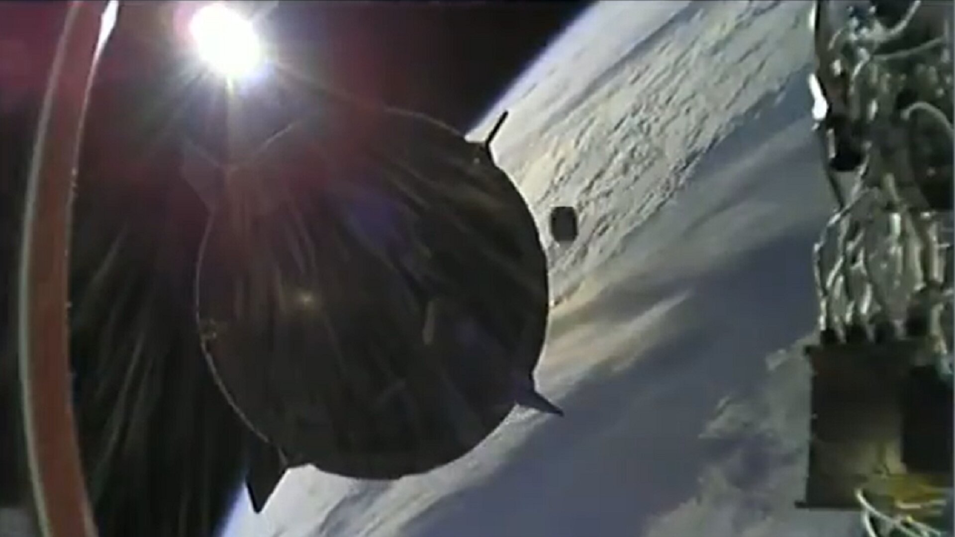 Un objeto no identificado casi choca contra la Crew Dragon de SpaceX