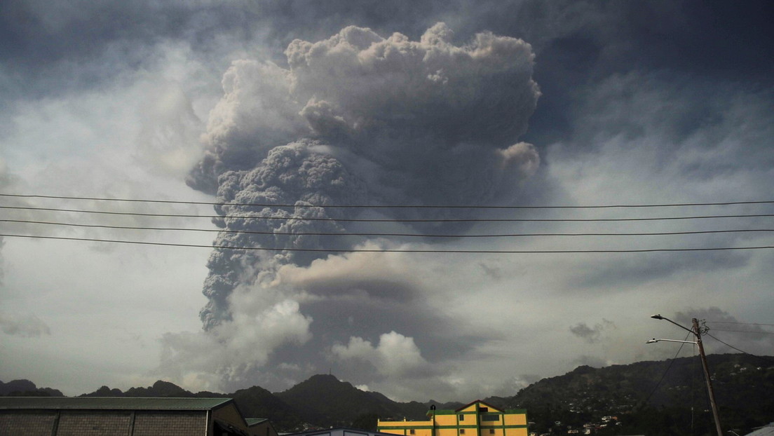 El volcán La Soufriere de la isla de San Vicente entra en erupción
