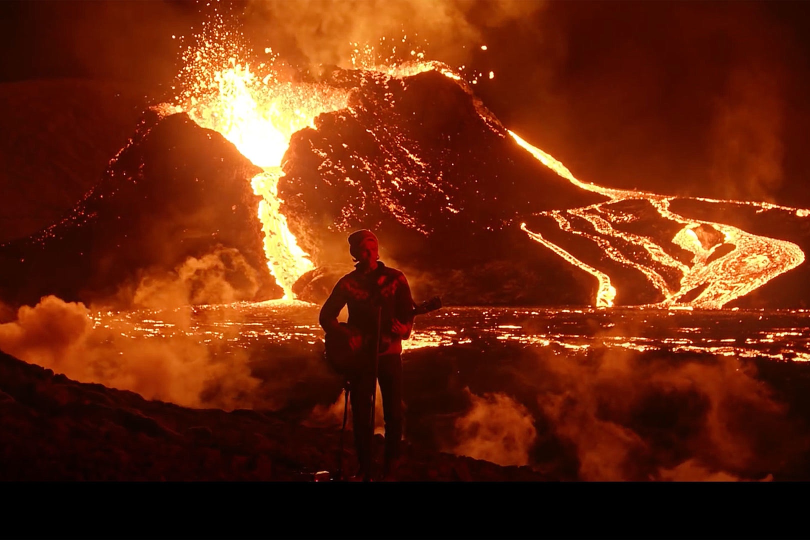Graban un videoclip en plena erupción del volcán Fagradalsfjall