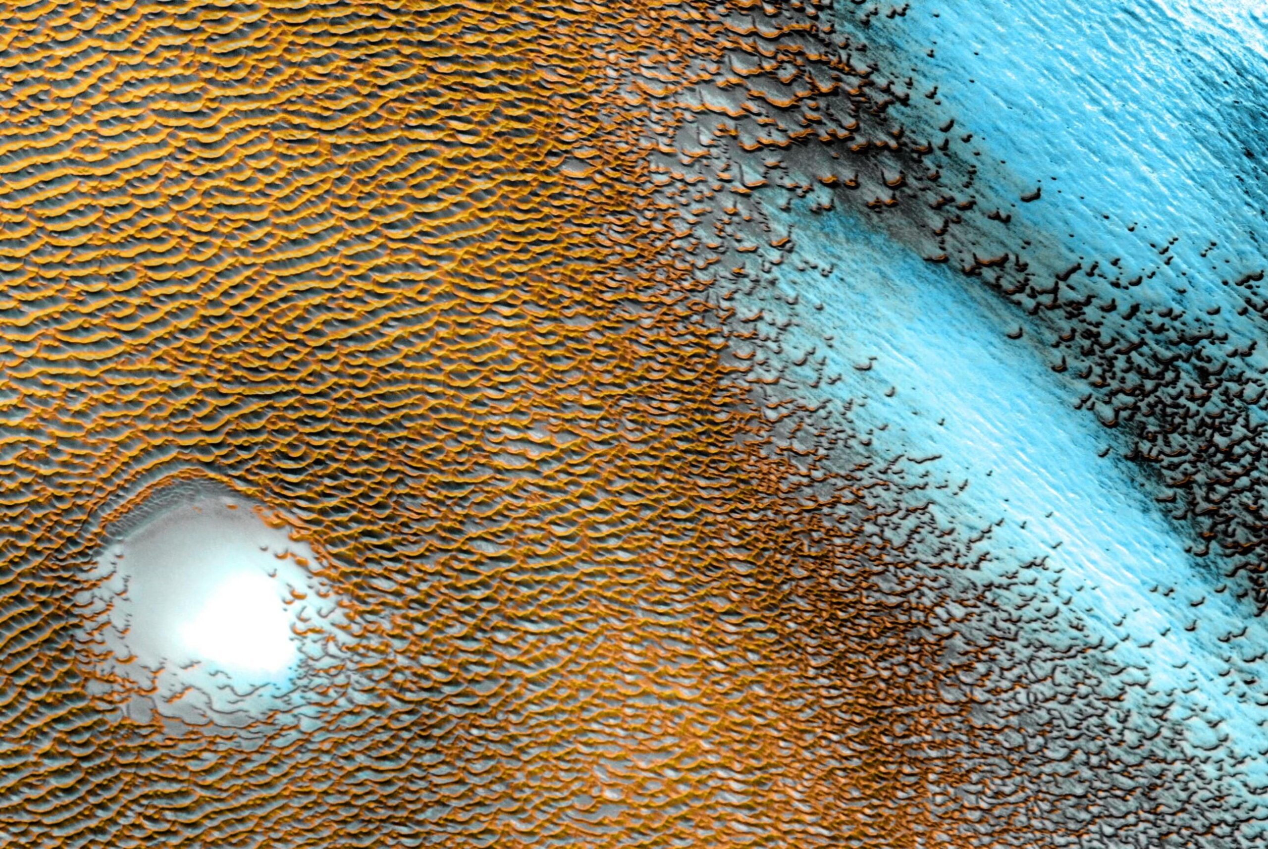 NASA presenta una impresionante panorámica del ‘mar de dunas azules’ en Marte