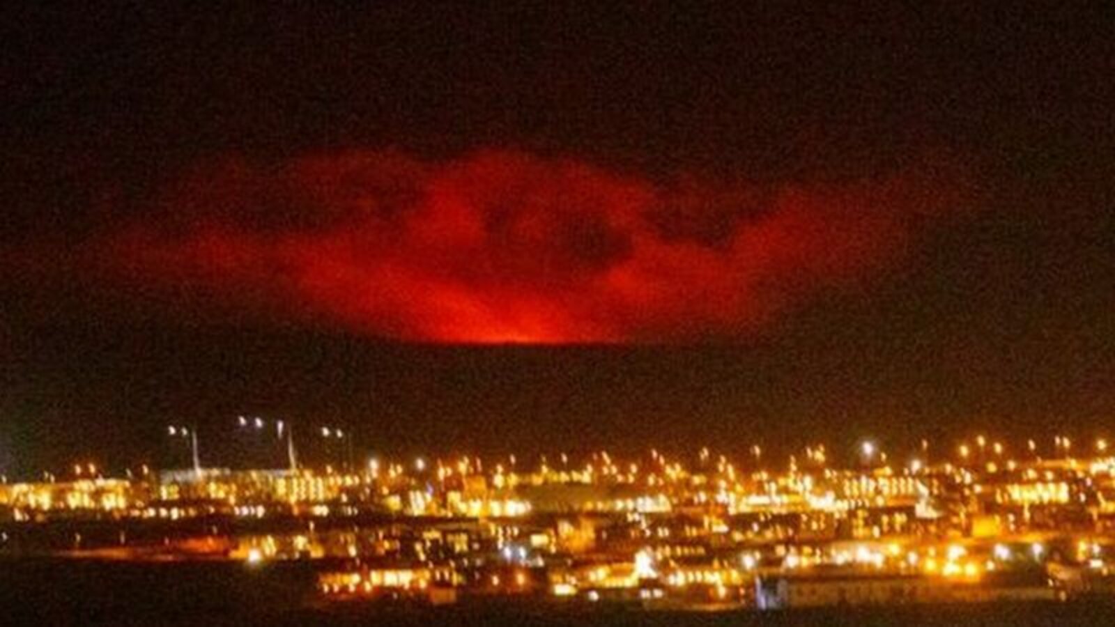 Volcán activo Islandia: potentes erupciones que llegan a verse desde la capital del país
