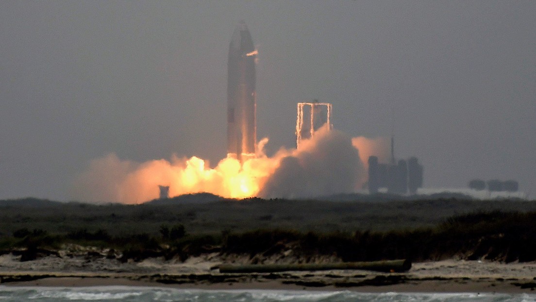 SpaceX aterriza con éxito su cohete Starship por primera vez