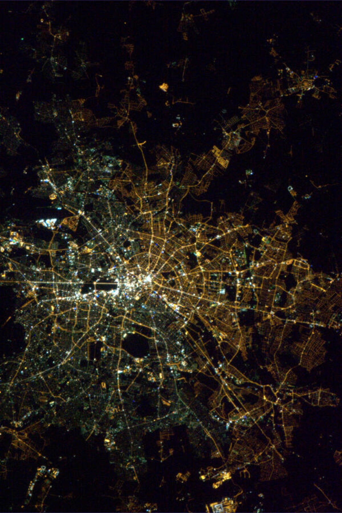 El Muro de Berlín aún se sigue viendo desde el espacio 32 años después de su caída