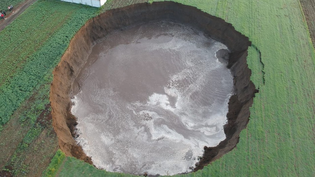 México: se abre un socavón gigante que ya alcanza casi 100 metros de diámetro