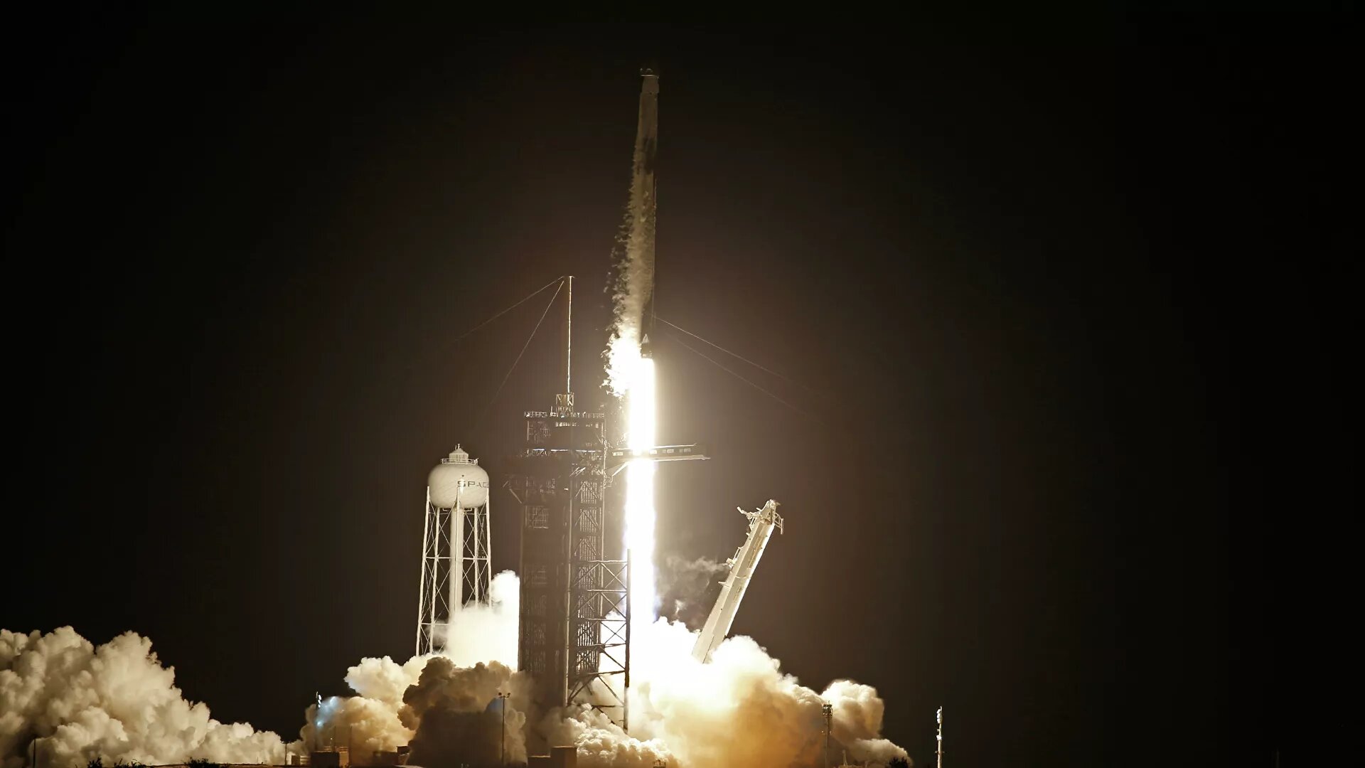 SpaceX pasa a la historia: lanza la nave Crew Dragon con la primera misión de civiles al espacio