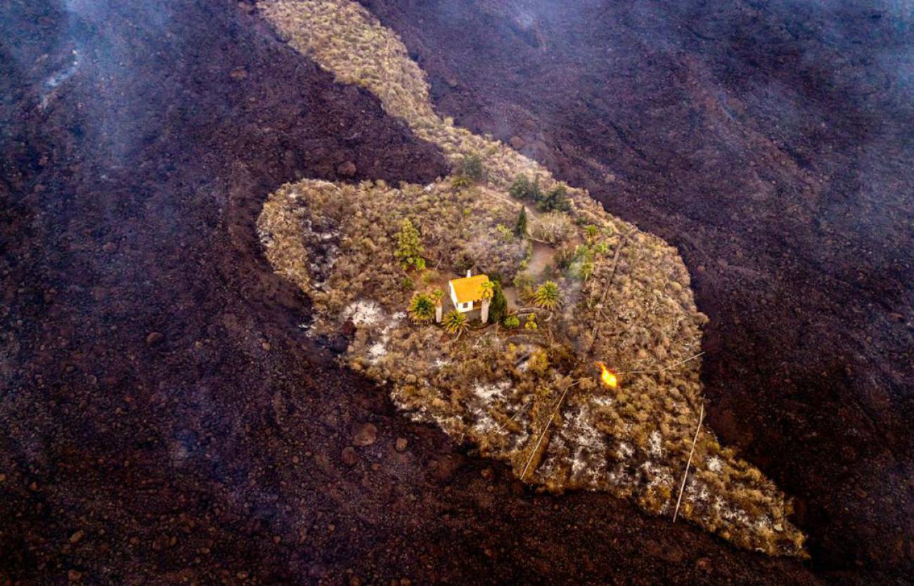 El milagro de Cumbre Vieja: una casa se salva in extremis de ser engullida por la lava