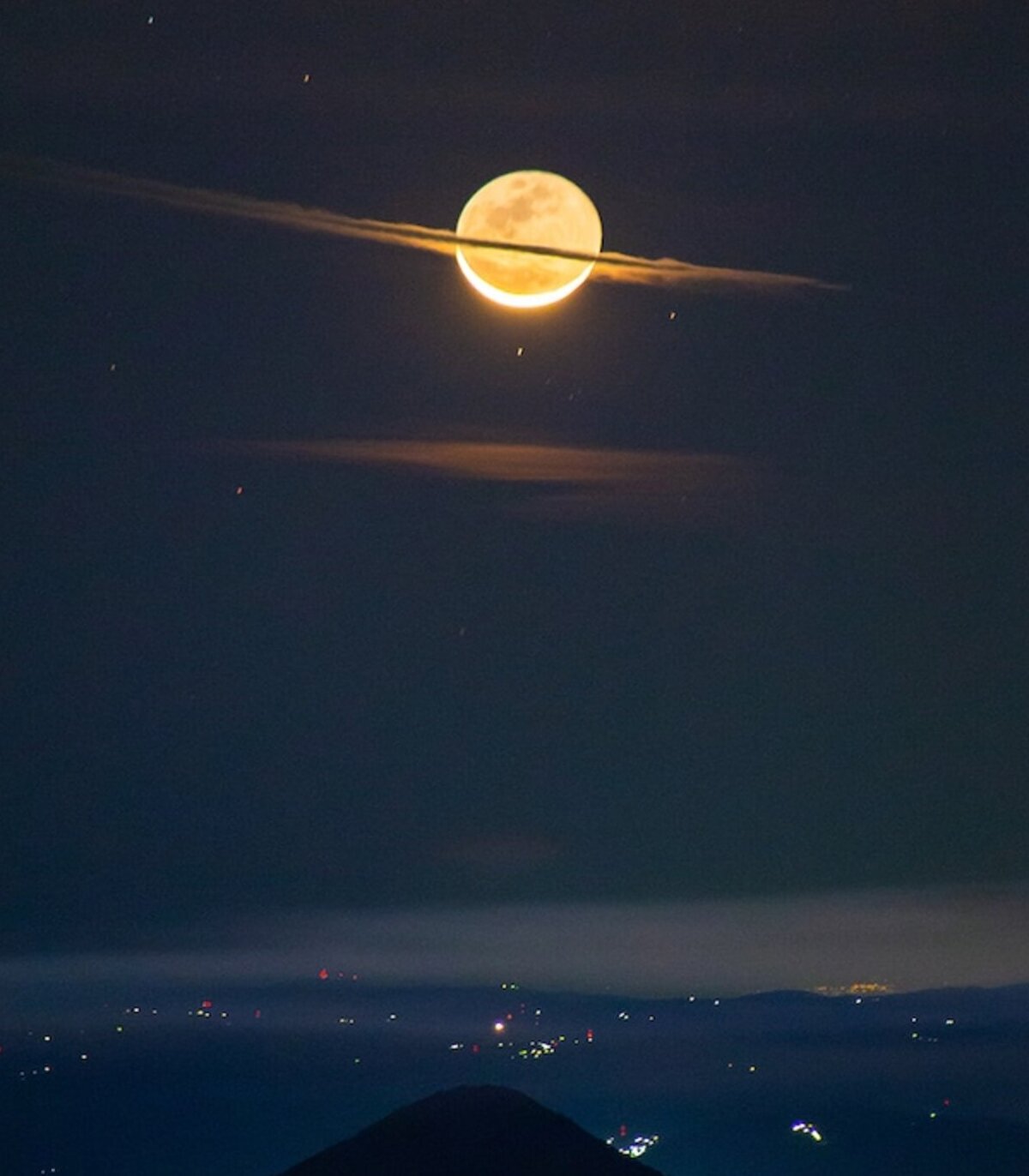 La noche que un fotógrafo guatemalteco captó la Luna vistiéndose de Saturno