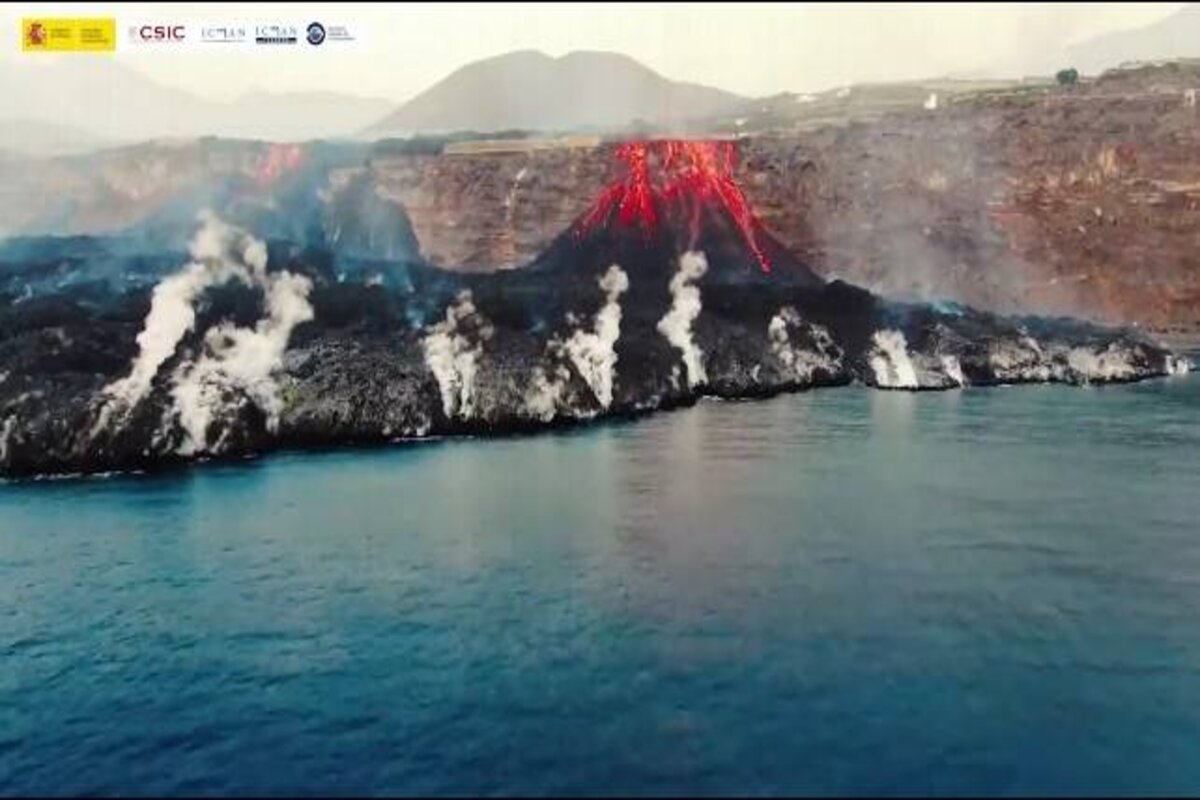 Espectaculares imágenes a vista de dron del volcán de La Palma
