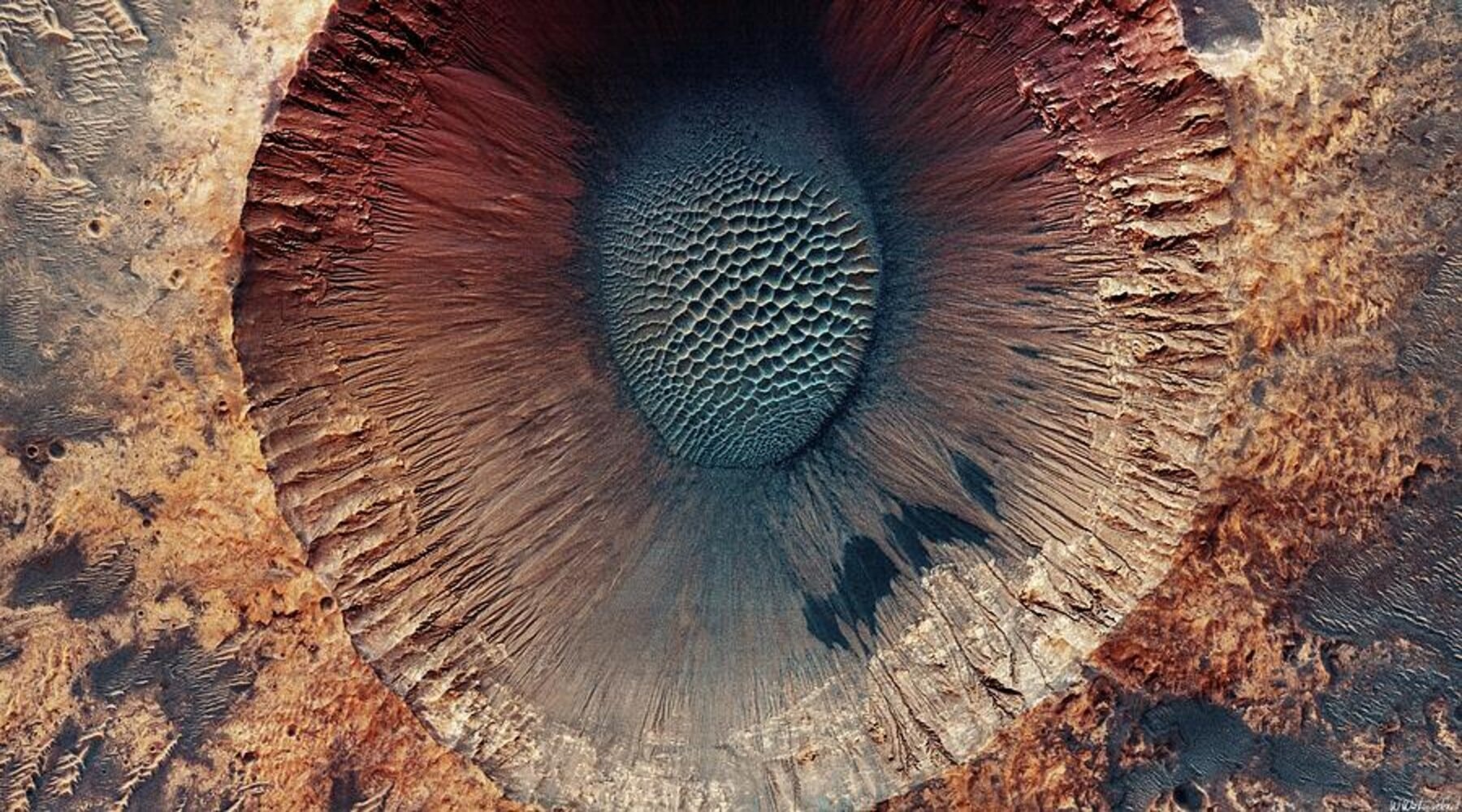 NASA difundió impresionantes imágenes de un cráter de impacto en Marte