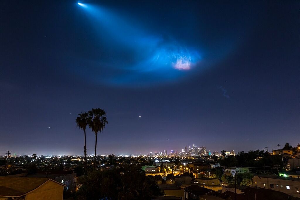 falcon rocket spacex timelapse launch trail