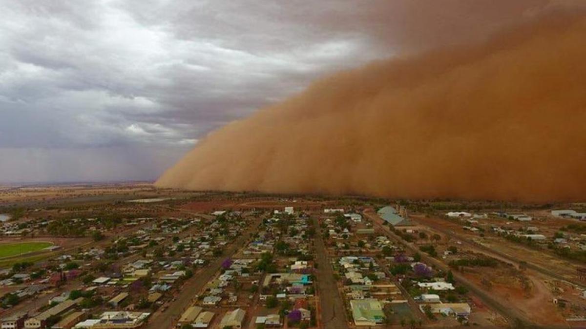 Captan cómo una gran tormenta de polvo ‘se traga’ una ciudad australiana