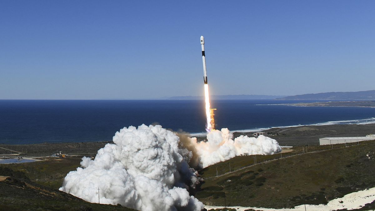 SpaceX lanza con éxito un satélite espía estadounidense