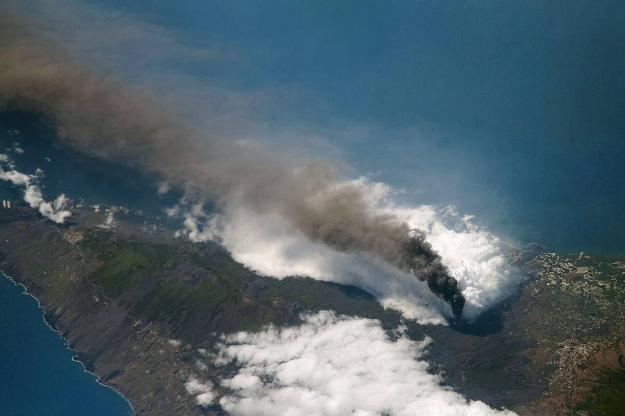 El fuego del volcan de La Palma gana un concurso fotografico de la NASA