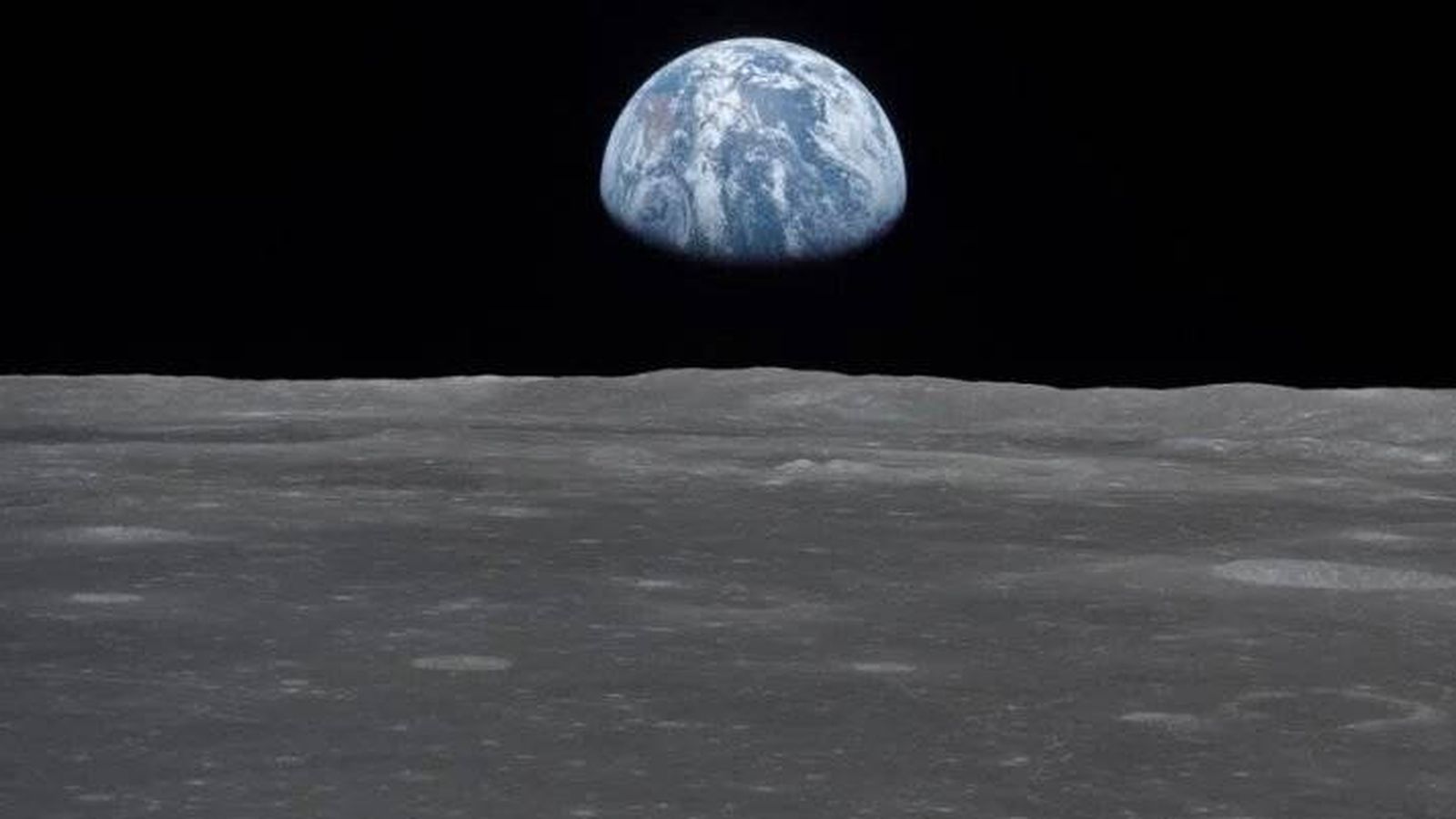 La Luna y las lunas de la Tierra
