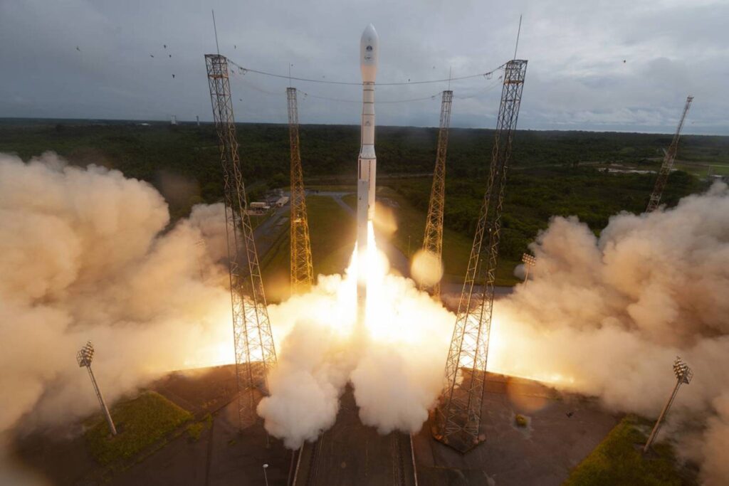 Despega con exito el nuevo cohete europeo Vega C 1
