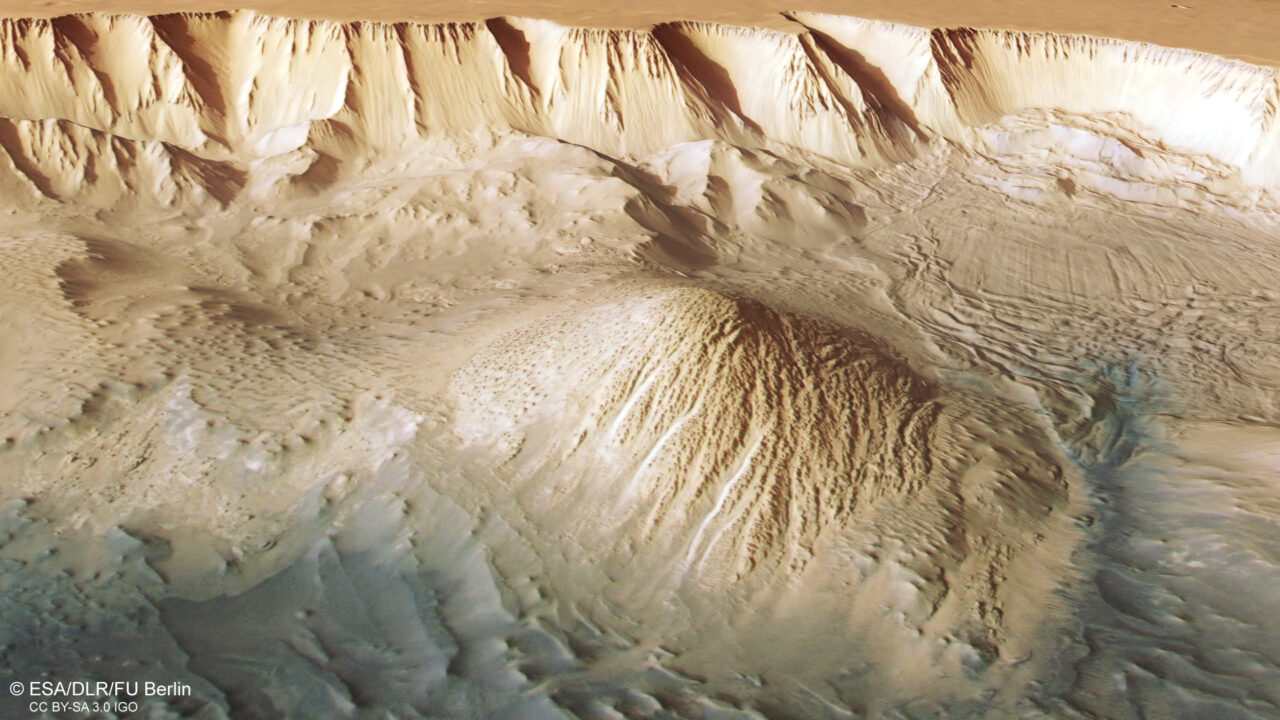 Perspective view of Tithonium Chasma 2