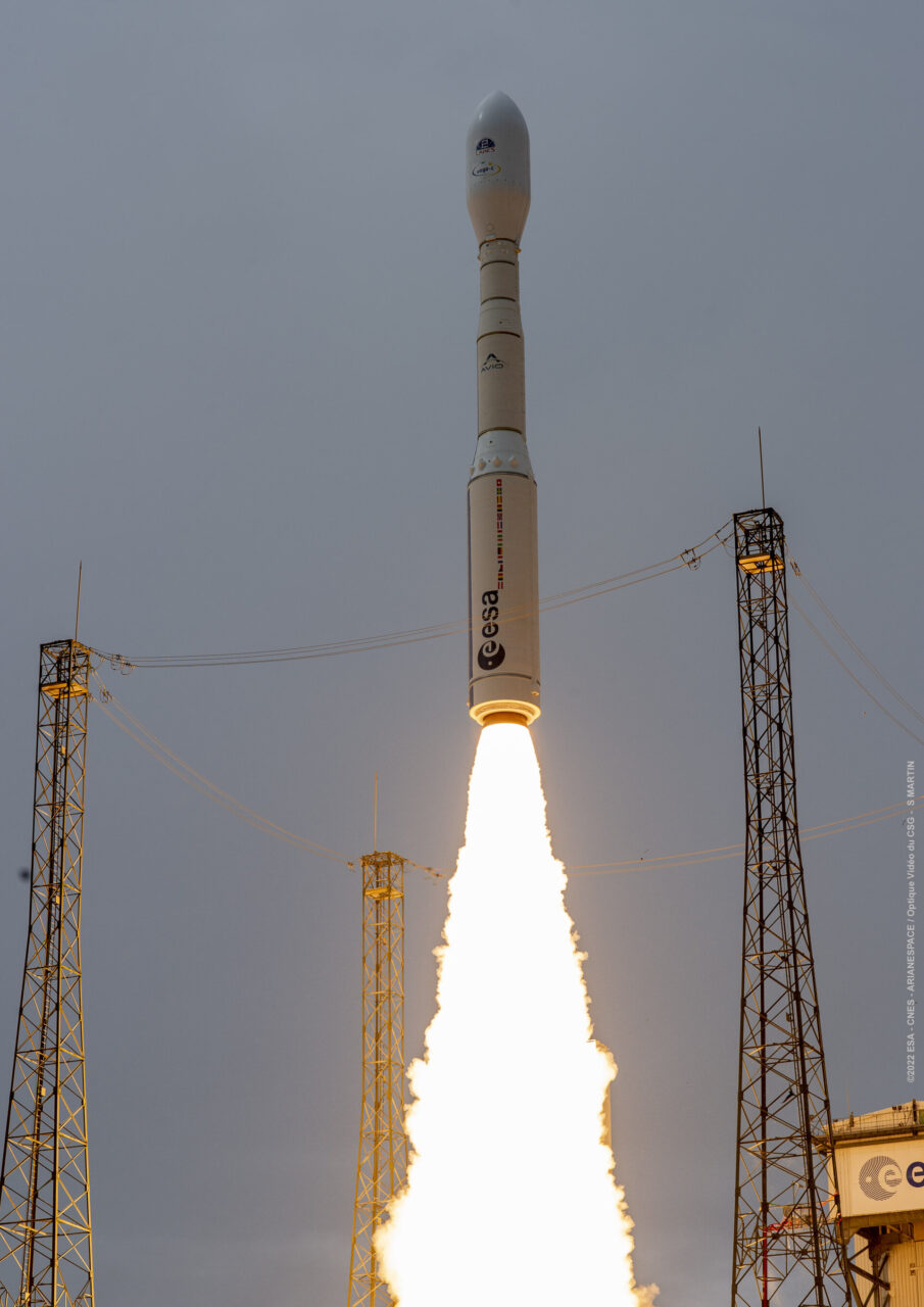 Vega C liftoff pillars