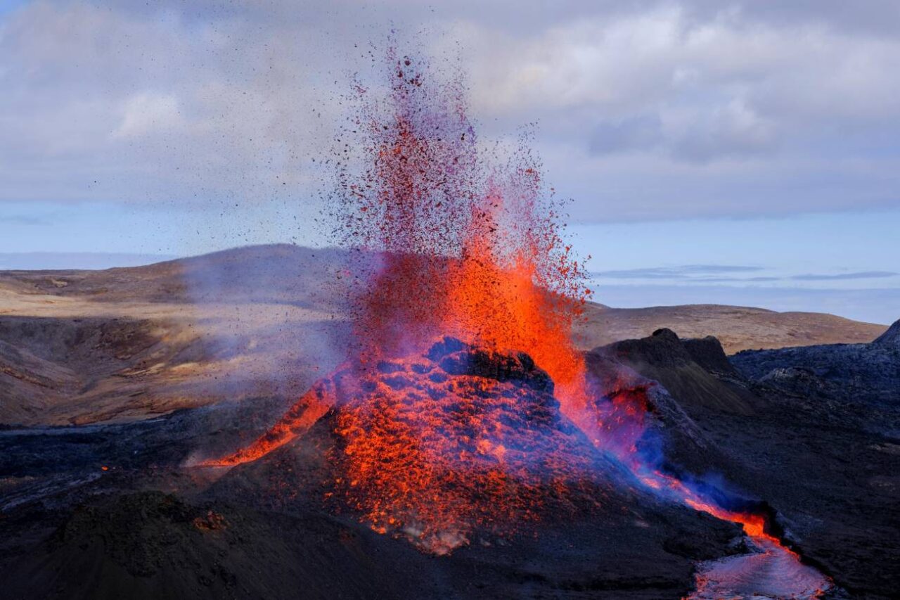 La erupcion del volcan Fagradalsfjall arrojo datos inesperados