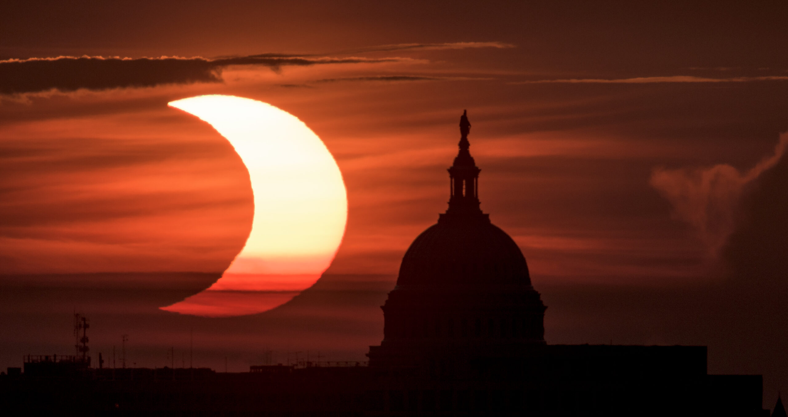 Llega el eclipse solar parcial del 25 de octubre: cómo y dónde verlo