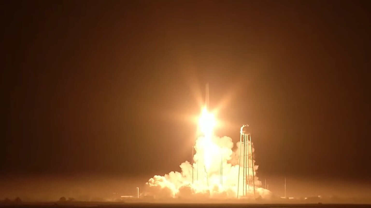 Lanzamiento de un cohete Antares para la NASA después de una alarma de incendio