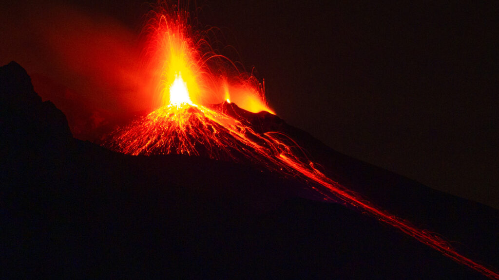 Varios volcanes en erupción