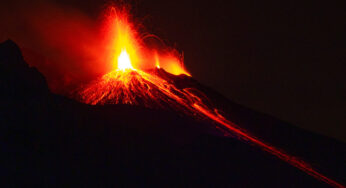 Dos grandes volcanes de la Tierra en erupción a la vez: no dejan de expulsar lava