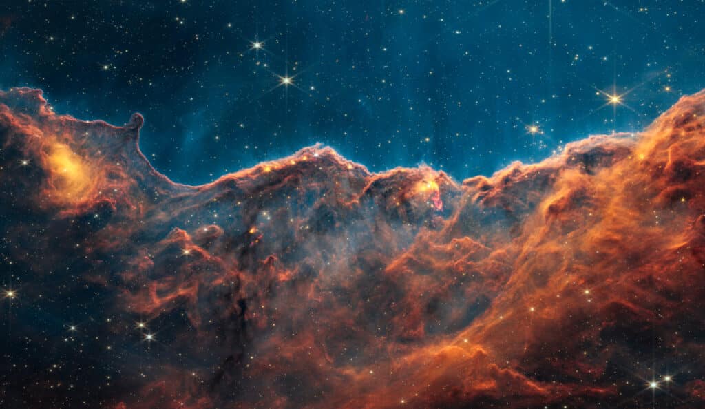 Descubren estructuras ocultas en la nebulosa Carina con el James Webb