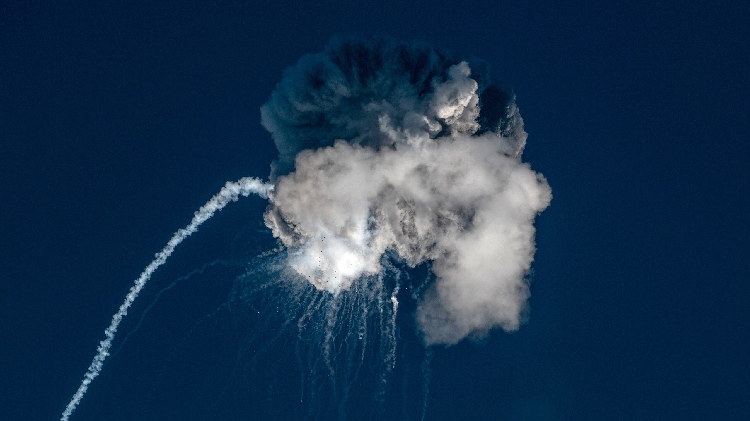 Un negocio peligroso: dos fracasos en el lanzamiento de cohetes abren el año
