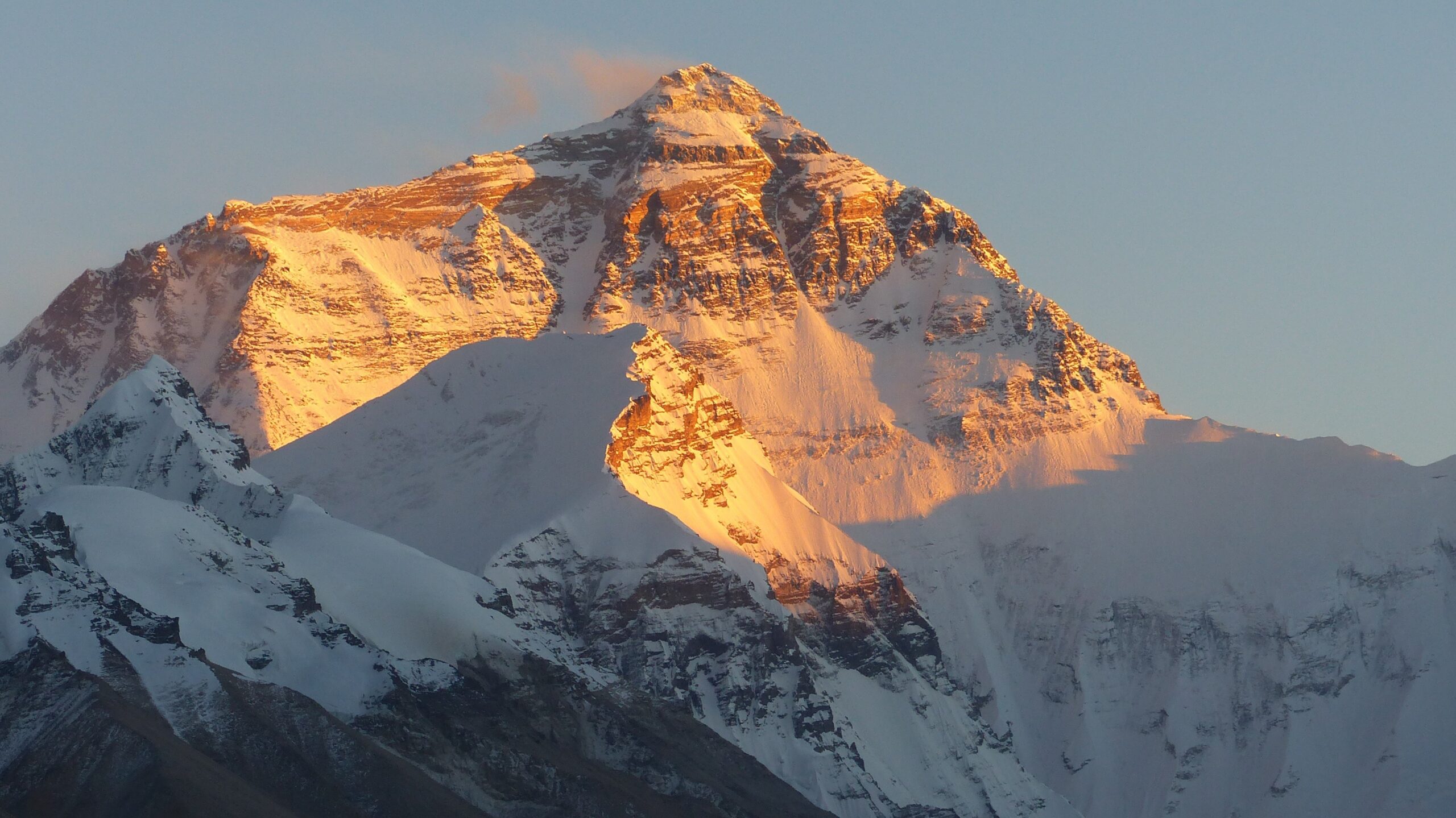 70 años después: la evolución de la tecnología para escalar el Everest