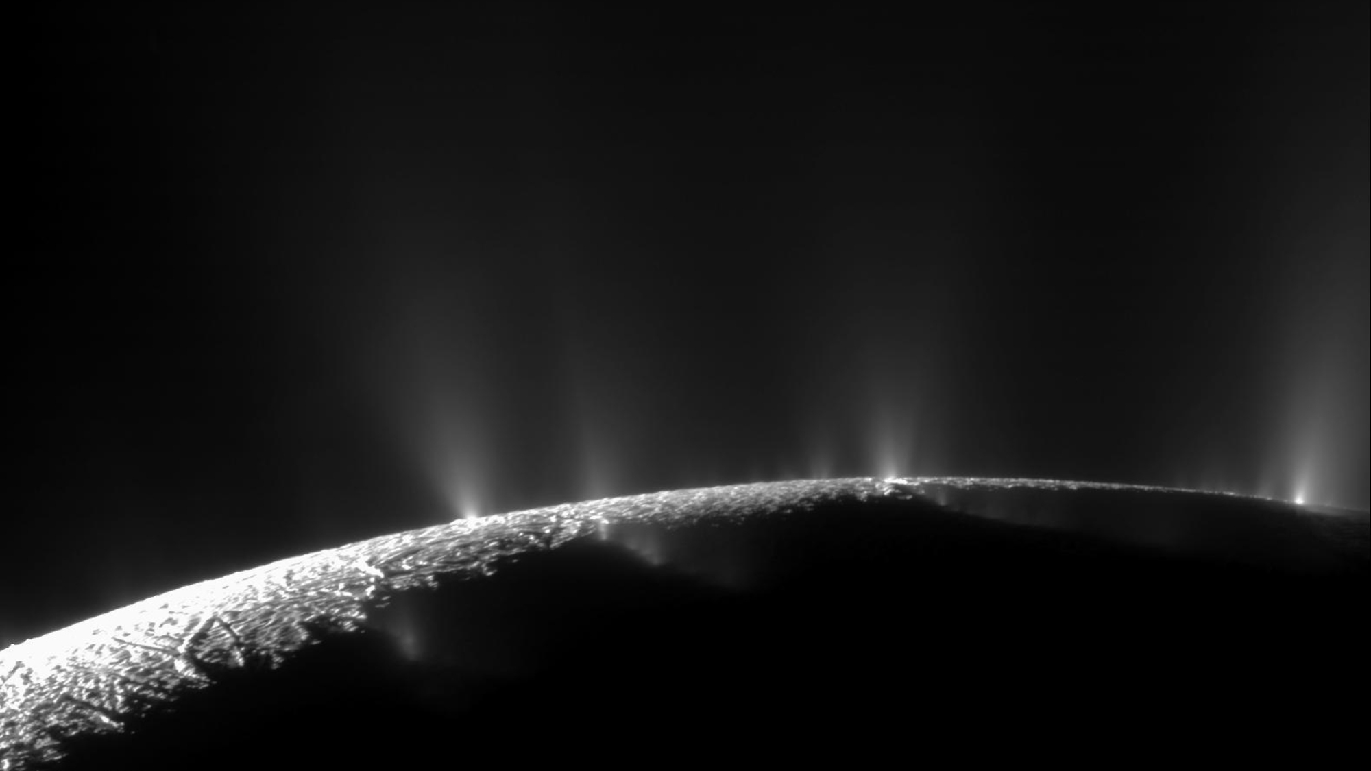 Encuentran elemento fundamental para la vida en los océanos de Encelado