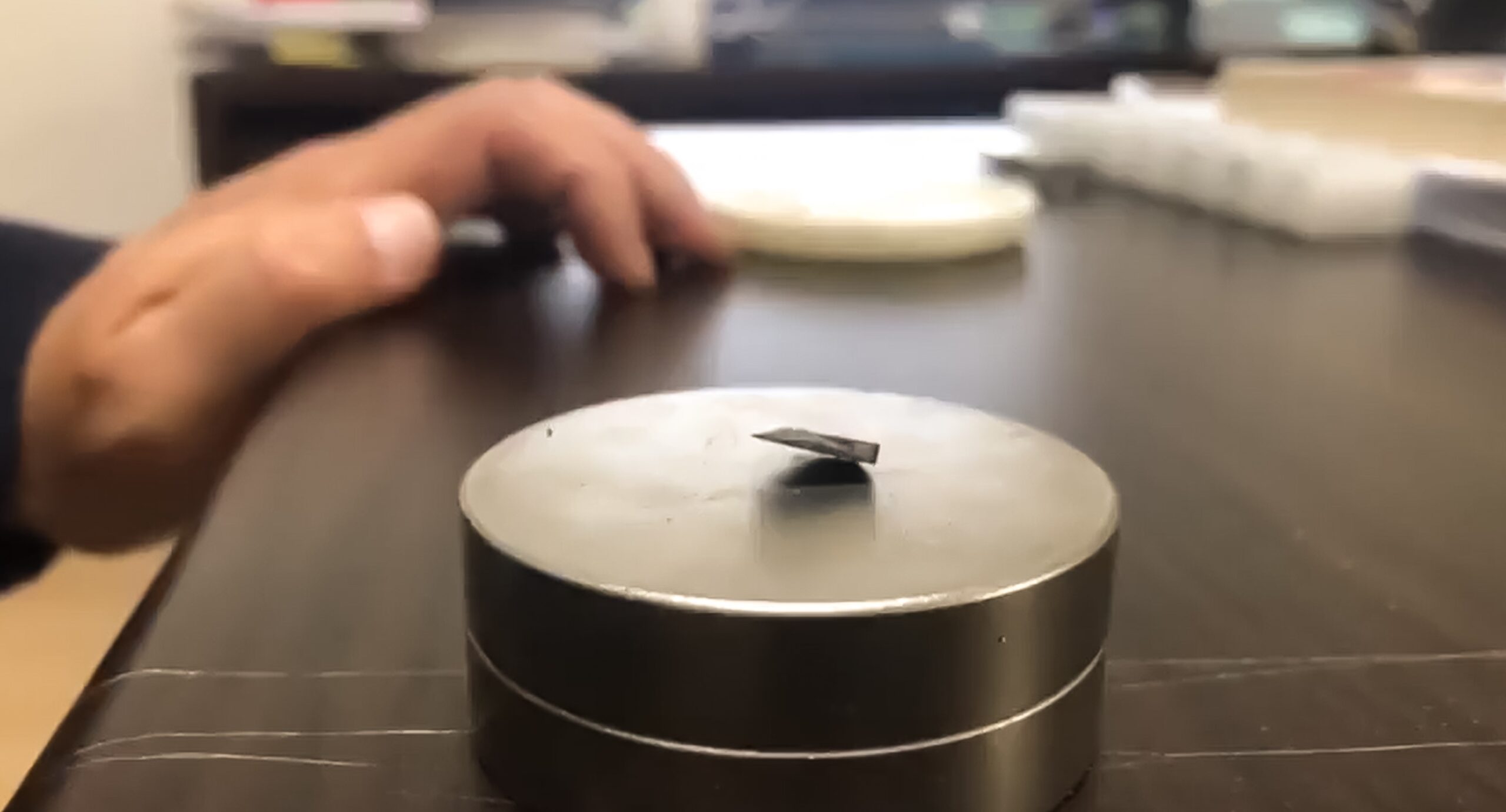 Nuevo material polémico: un superconductor que puede cambiar el mundo que conocemos