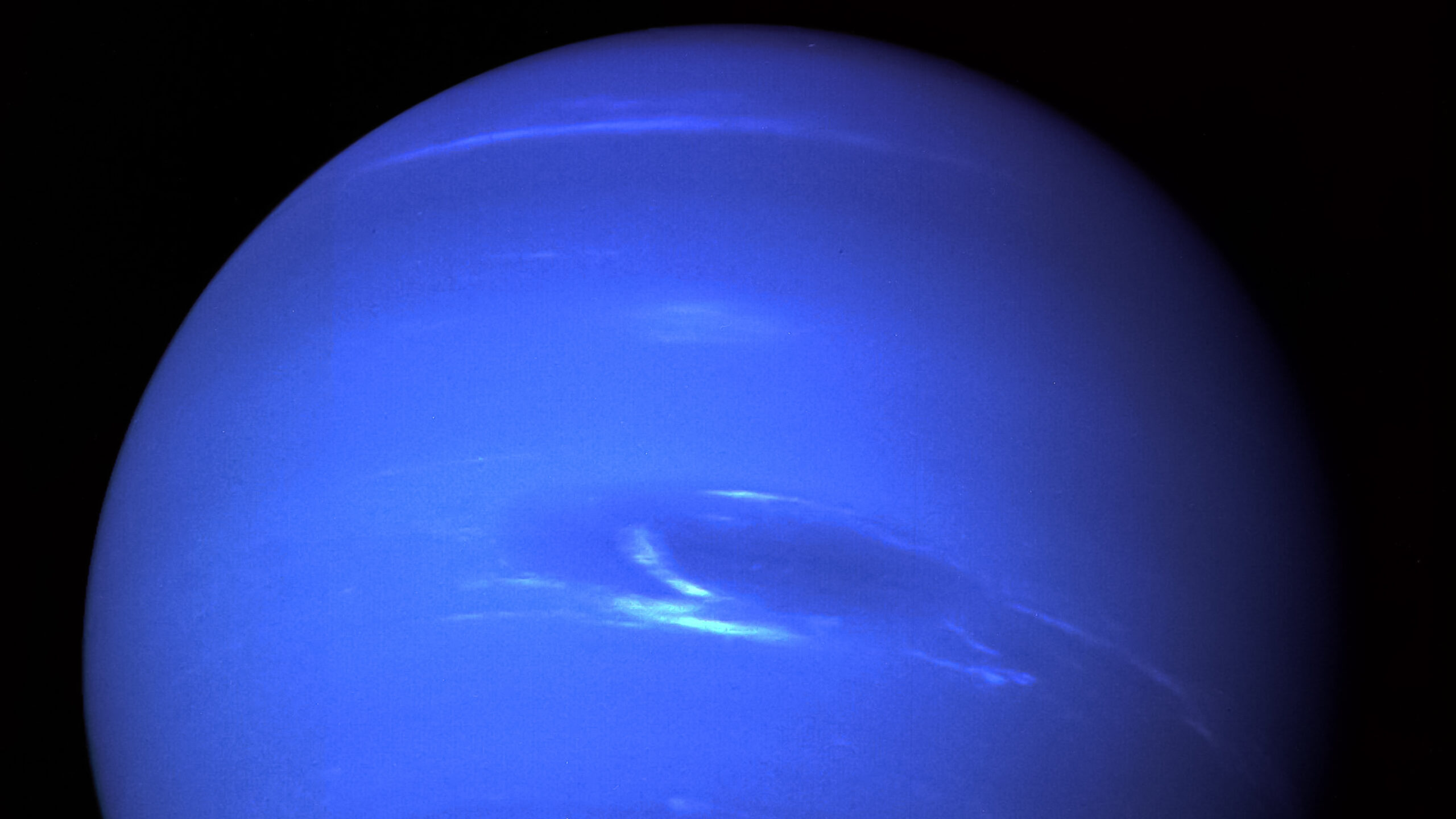 Algo extraño está pasando en la atmósfera de Neptuno