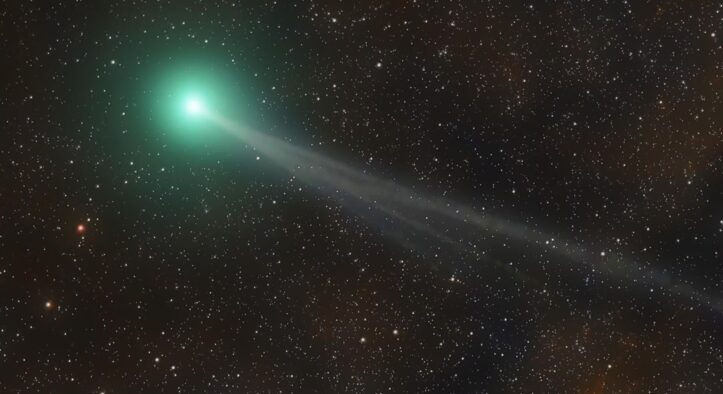 Las impresionantes imágenes de una llamarada solar impactando sobre un cometa