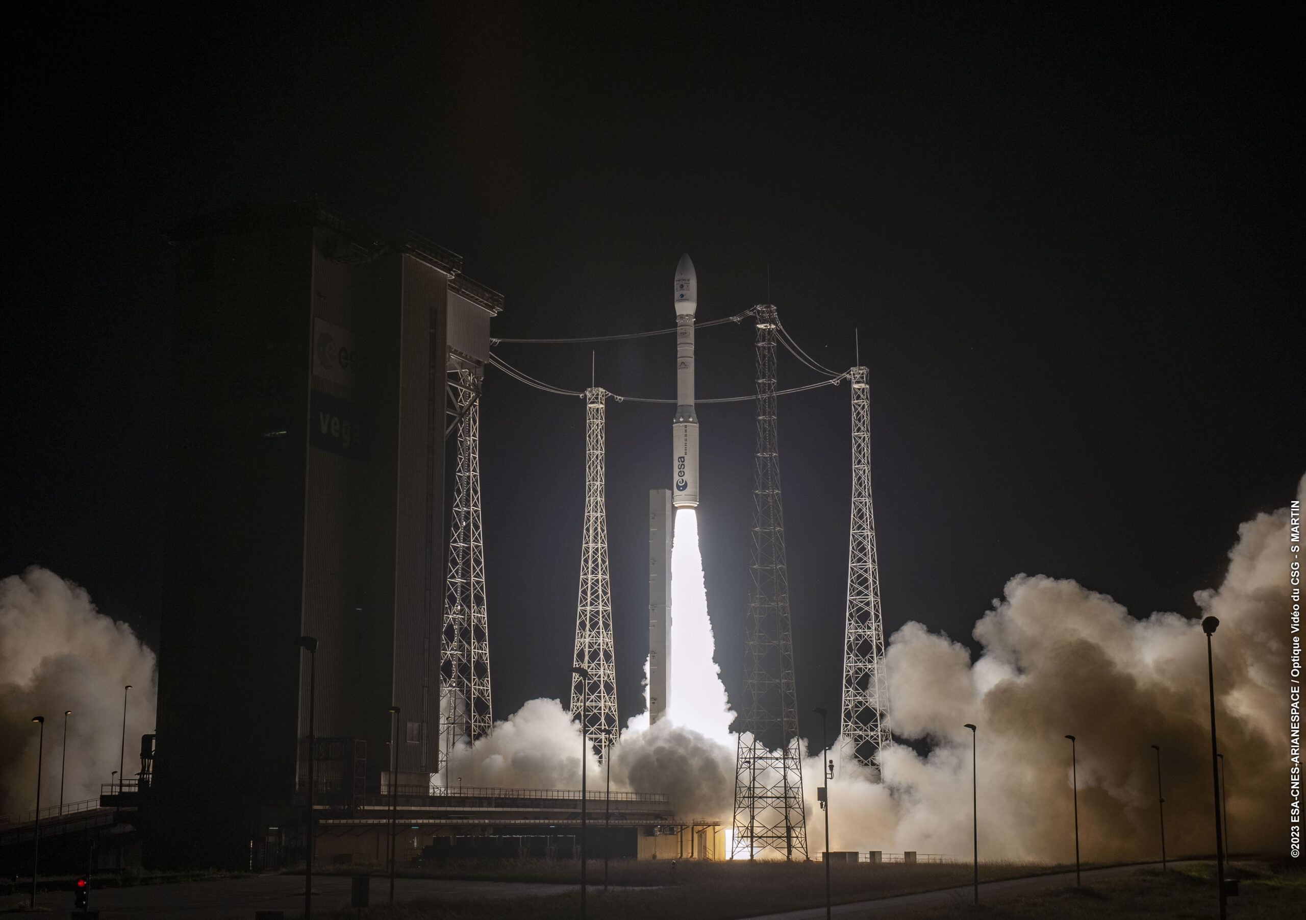 Despega el cohete Vega con tres satélites españoles que volarán en formación