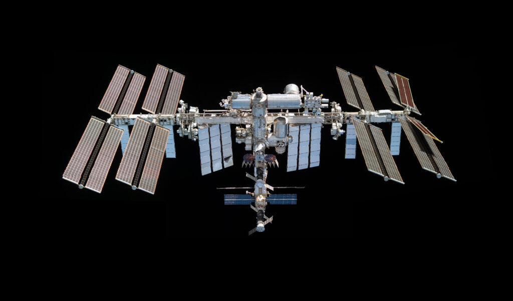 ISS estacion vista desde crew dragon