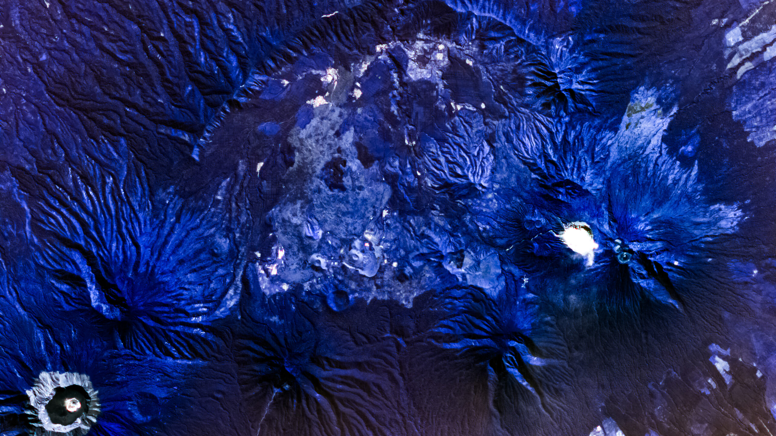 Vistas “espeluznantes” desde el espacio: el mayor lago ácido del mundo