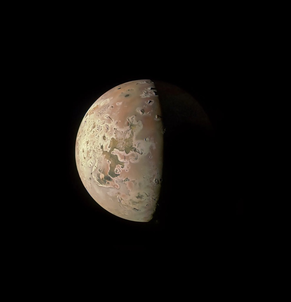 1 pia26234 io flyby image2