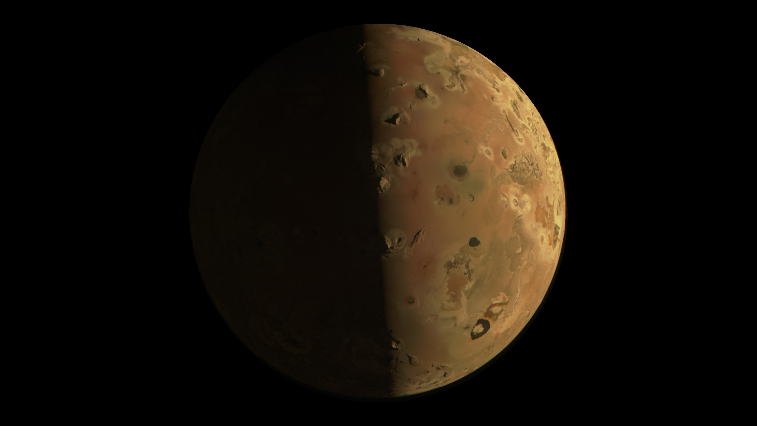 La sonda Juno de la NASA envía las mejores imágenes de la luna Ío de Júpiter