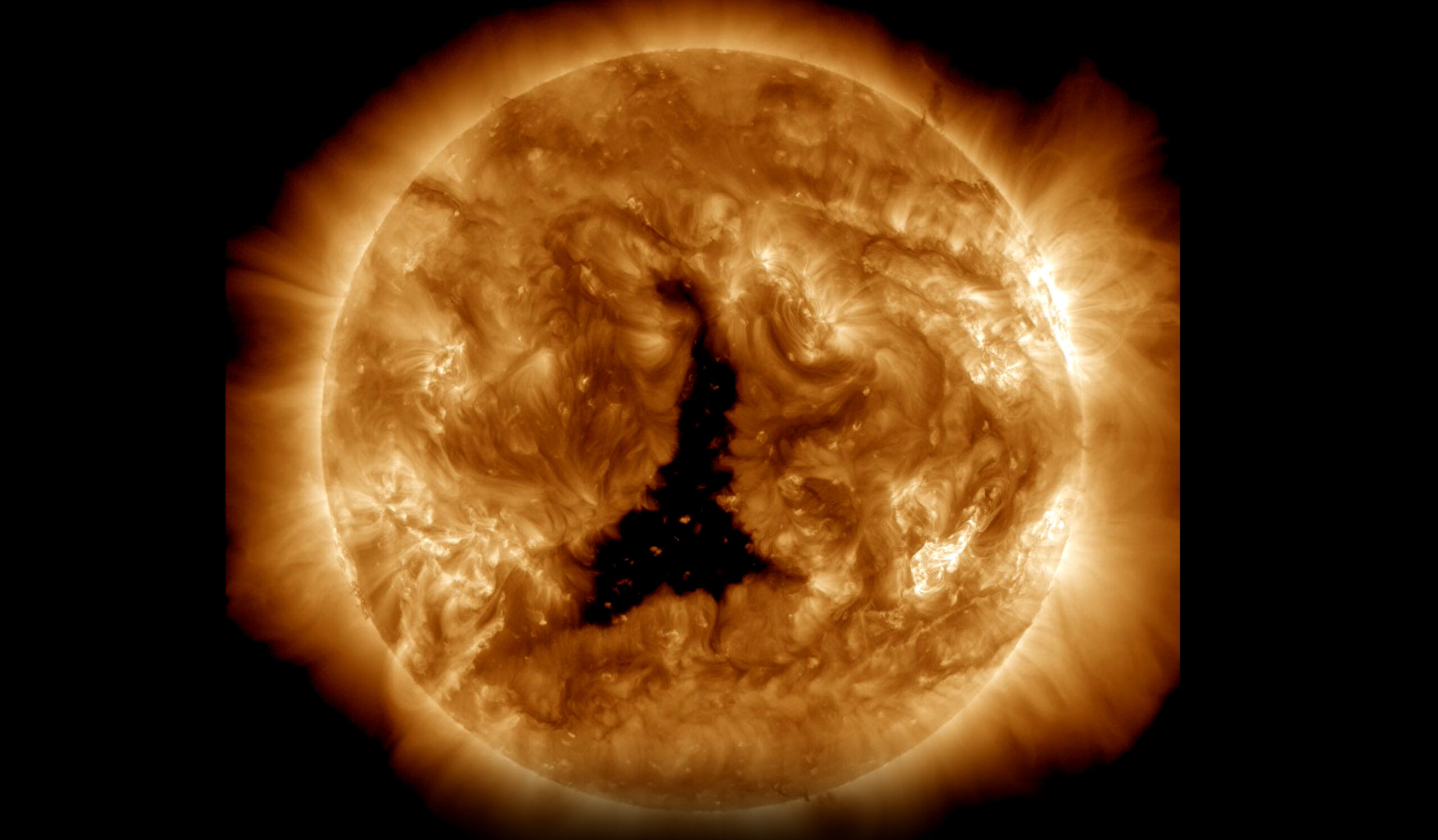 NASA: observatorio espacial SDO registra un enorme agujero en el Sol
