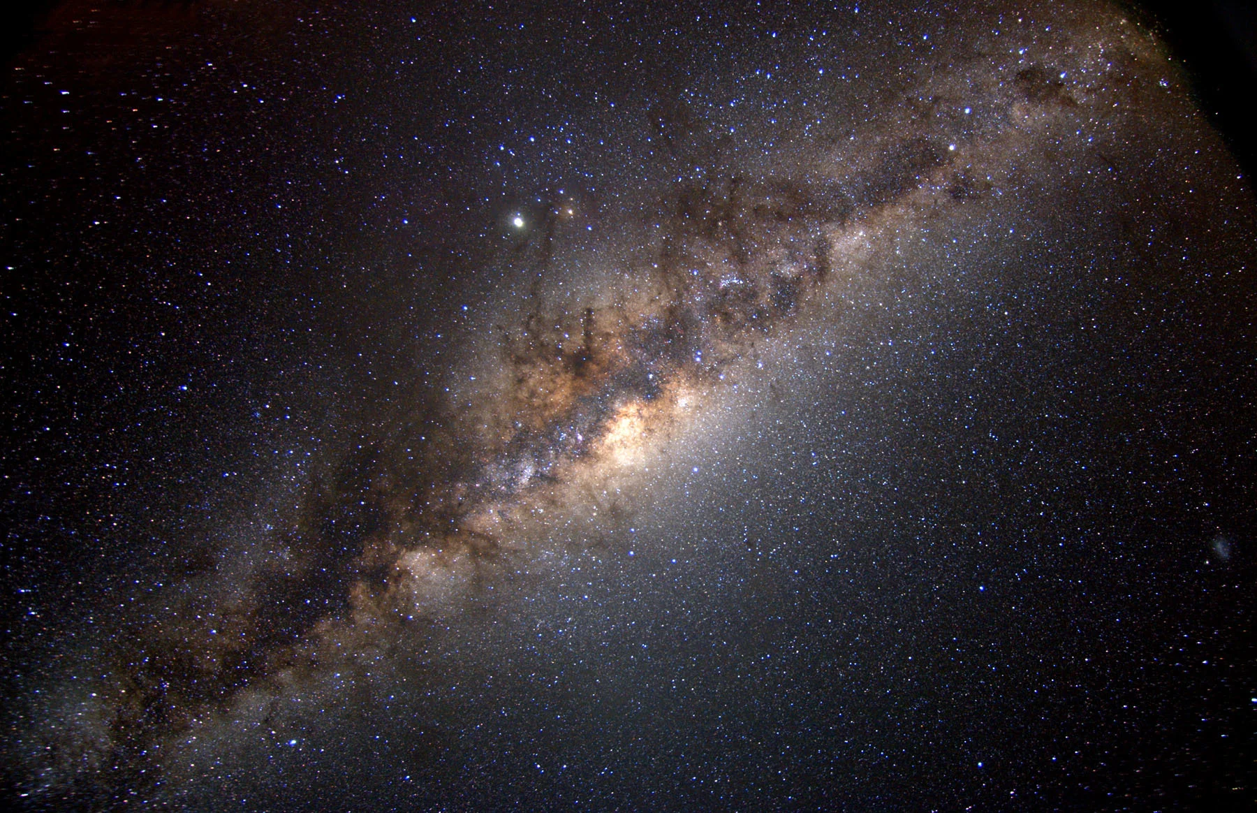 La Vía Láctea y Andrómeda se estrellarán en 5 000 millones de años