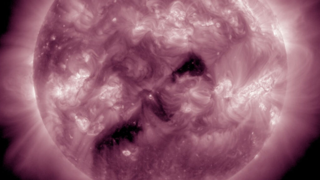 Fotografía del Sol a 211 amstrongs por la sonda SDO.