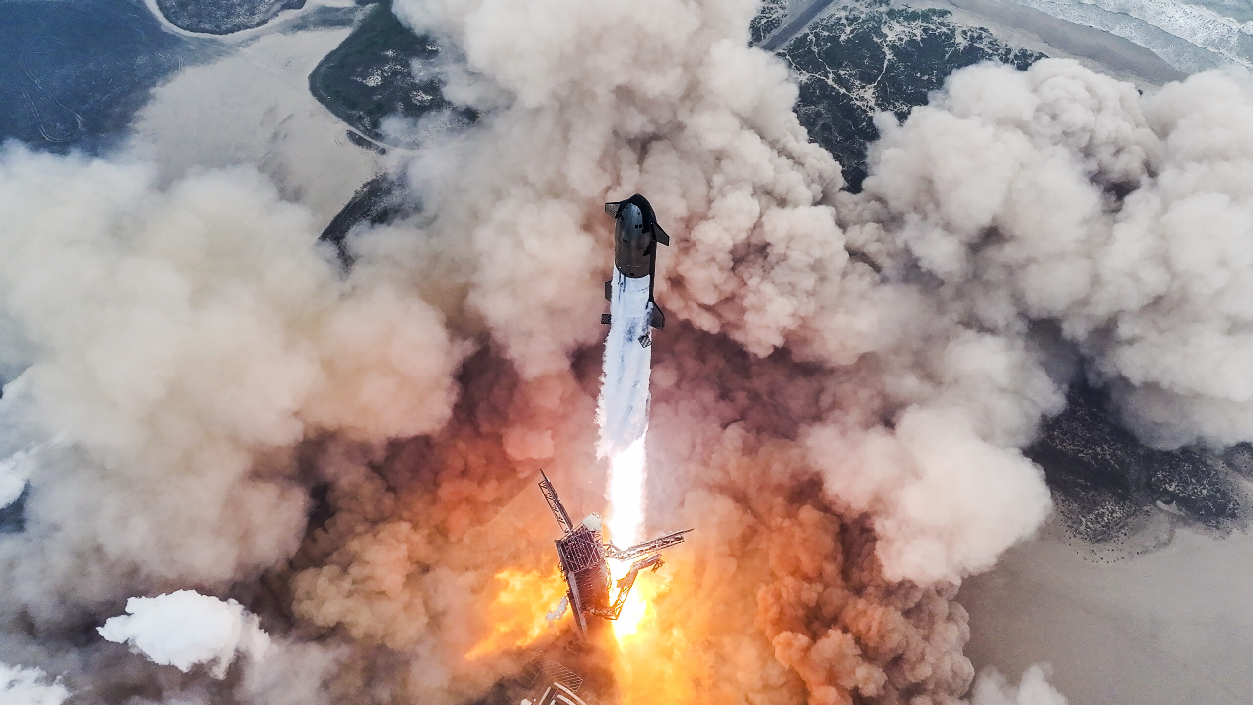 Increíble vídeo: SpaceX consigue amerizar el gigante Super Heavy por primera vez