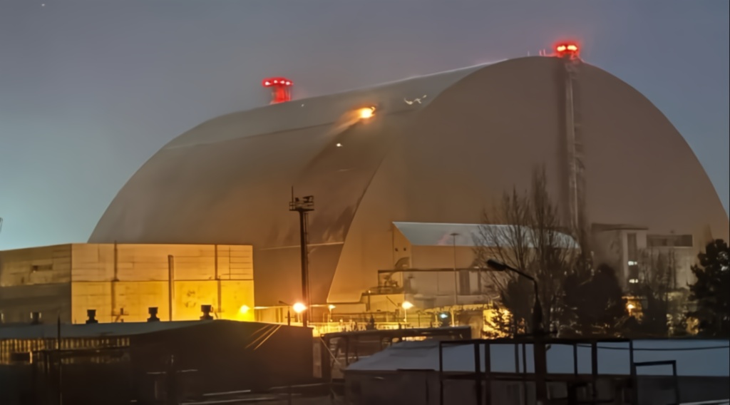 Un dron ruso explota contra la planta nuclear de Chernóbil: el famoso reactor número cuatro dañado