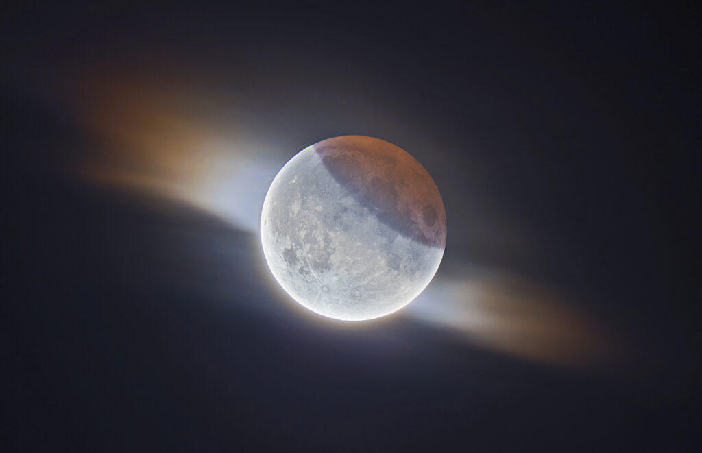 El eclipse lunar llegando a su fase de totalidad